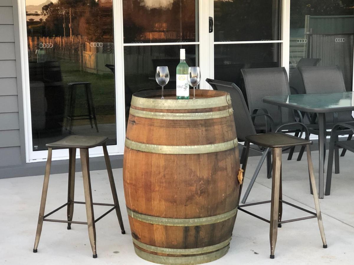 Milawa Vineyard Views - Guesthouse 2 Экстерьер фото